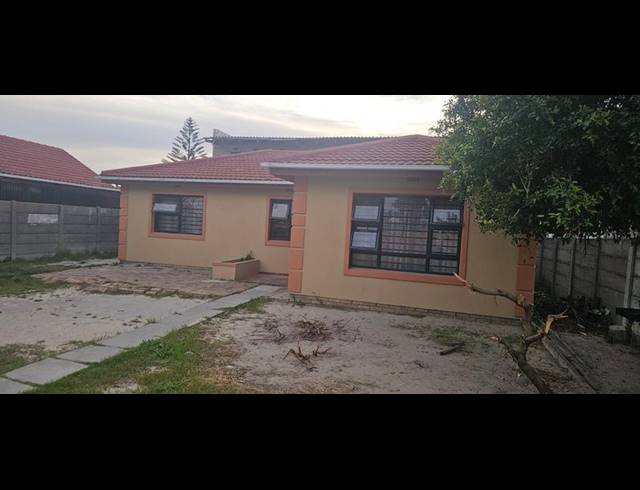 3 BEDROOM HOUSE FOR SALE IN CHARLESVILLE